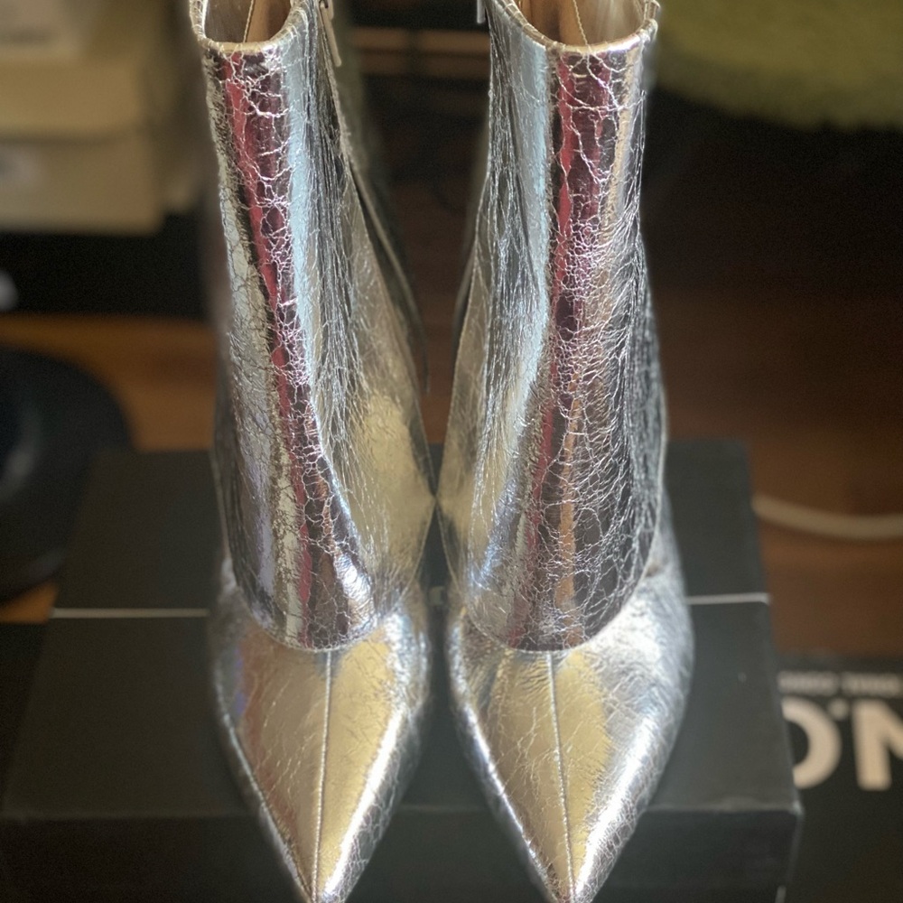 INC International Concepts Metallic Silver Pointed-Toe Ankle Boots.    NWOB